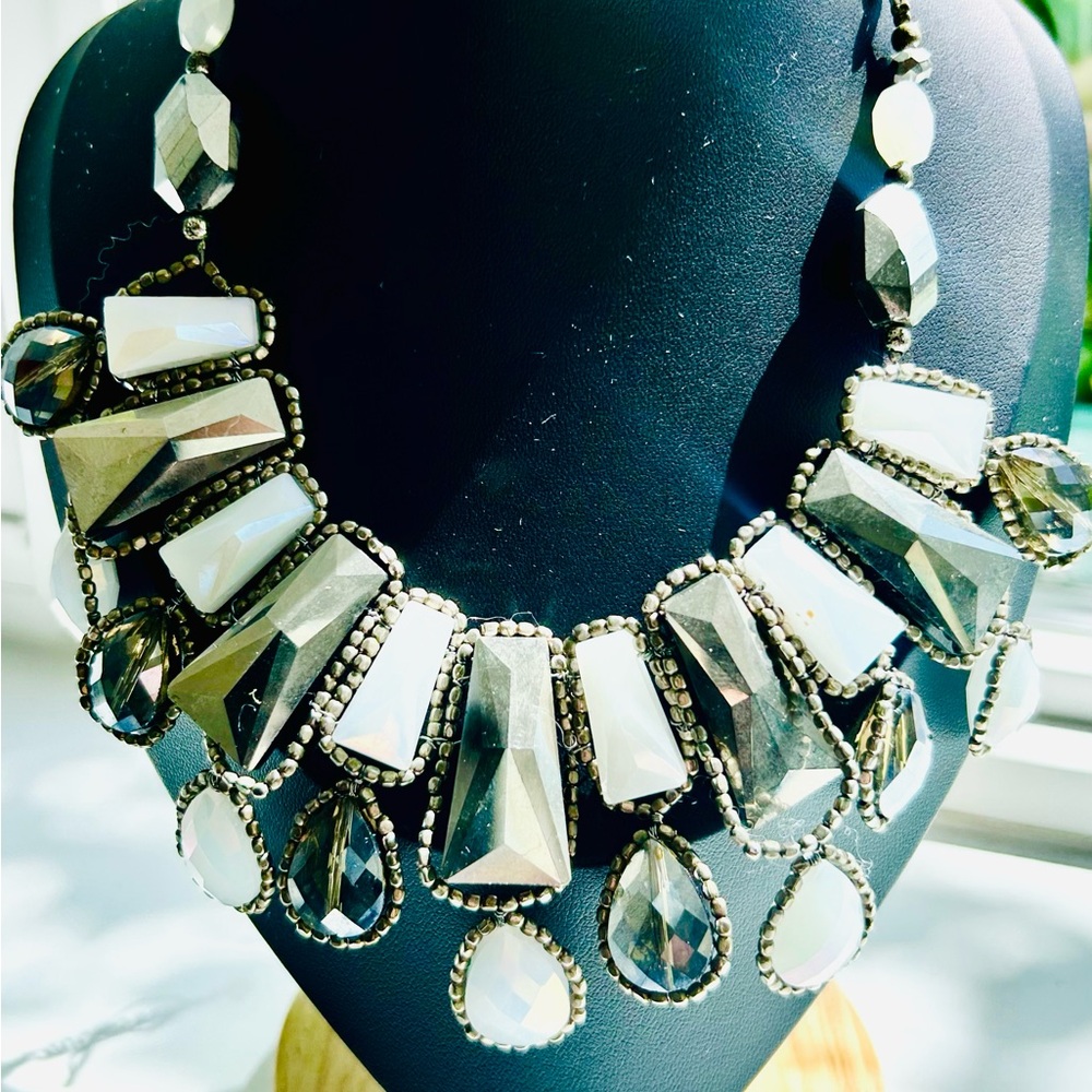 Party Team ~ Nakamol Chicago Bib Necklace & Earring Set
